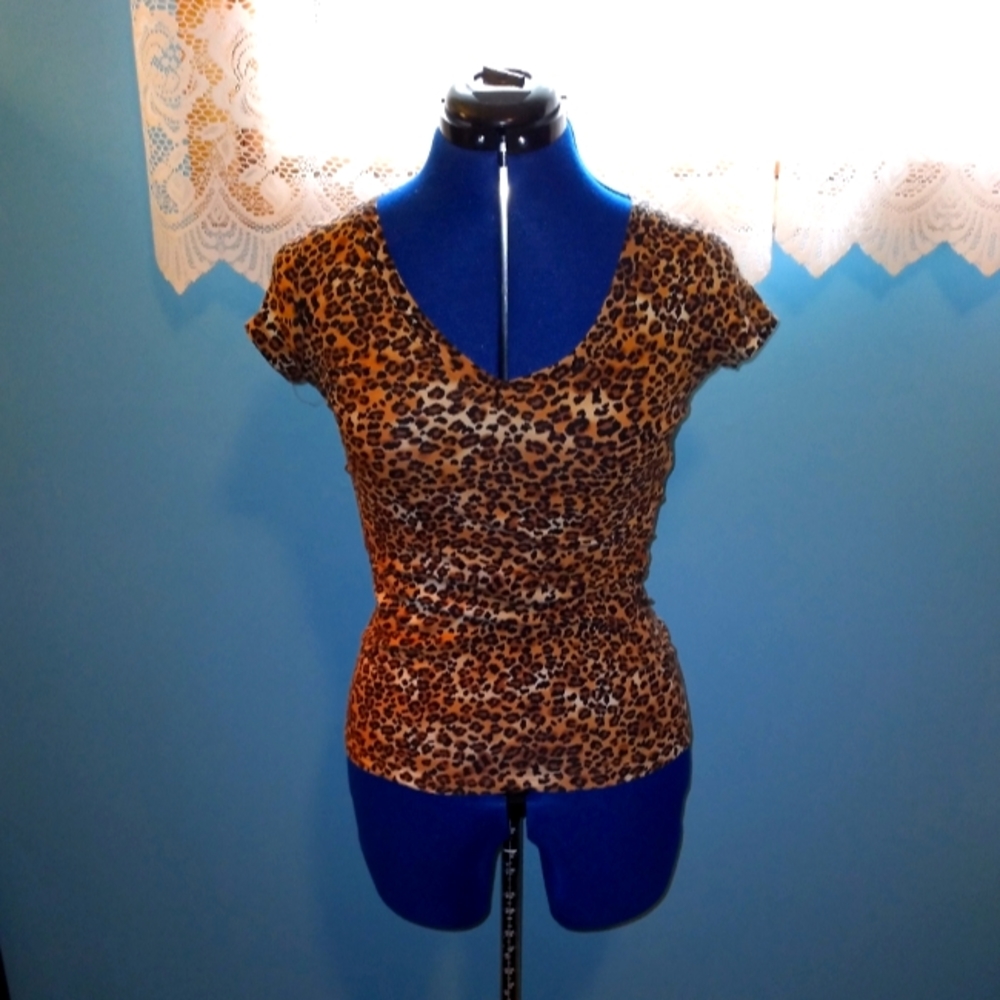 Wet Seal Leopard Print  V-Neck Short Sleeve Tee